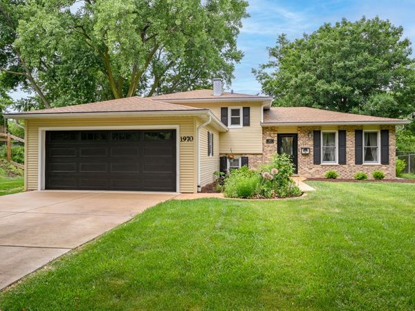 1970 Nottingham Lane , Wheaton, IL 60189