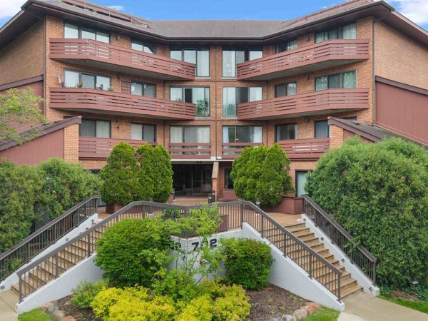 702 N Waukegan Road, Unit 206A, Glenview, IL 60025