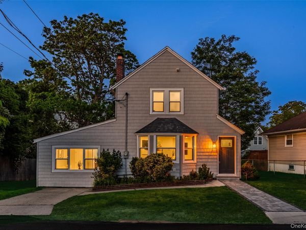 19 Westside Avenue , Bay Shore, NY 11706