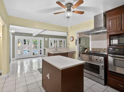 3265 Mckinley Blvd, Sacramento, CA 95816 Photo
