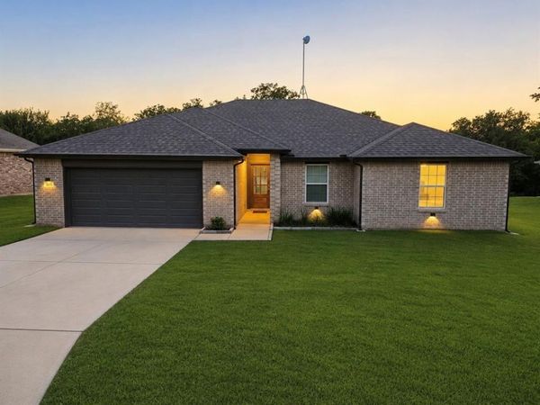 105 Jim Walters Drive, Runaway Bay, TX 76426