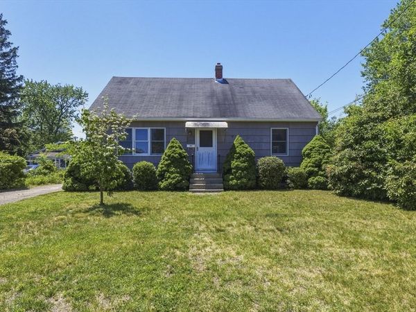 20 Felix St, Chicopee, MA 01020
