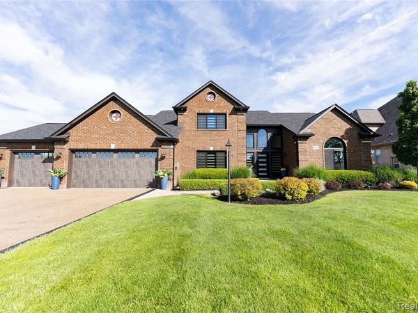 49729 Nautical Drive, Chesterfield Twp, MI 48047