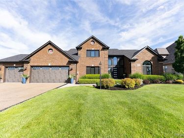 49729 Nautical Drive , Chesterfield Twp, MI 48047