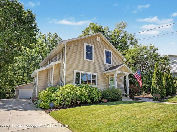 211 Russell Street, Grand Ledge, MI 48837