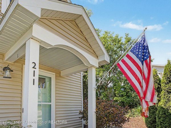 211 Russell Street, Grand Ledge, MI 48837
