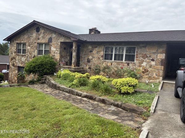 119 Mountain View Rd, Jacksboro, TN 37757