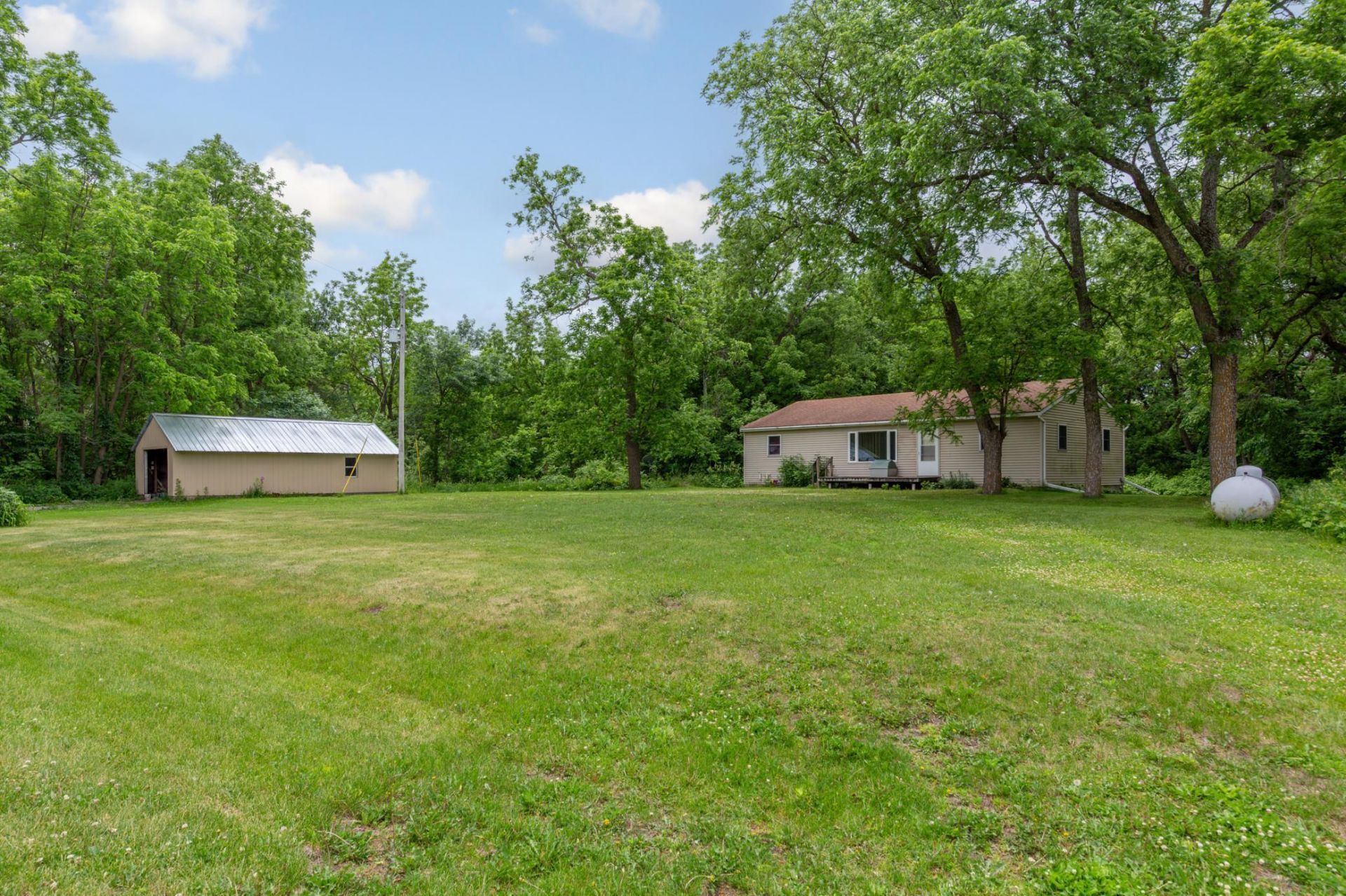 16616 260th Avenue , New Richland, MN 56072