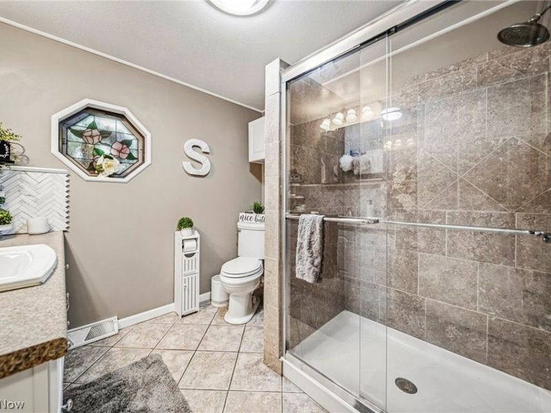 34212 Roberts Road , Eastlake, OH 44095 Photo 17