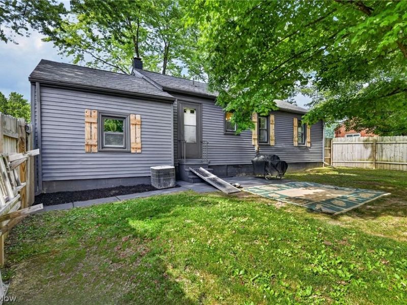 555 Secrist Lane, Girard, OH 44420 Photo 14