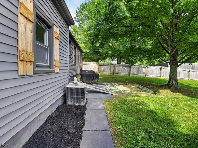 555 Secrist Lane, Girard, OH 44420 Photo 17
