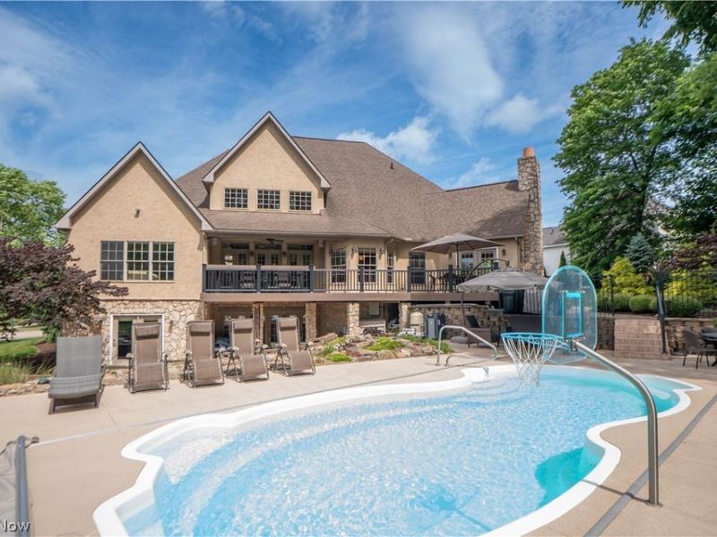 8598 Regency Drive NW, Massillon, OH 44646 Photo 2