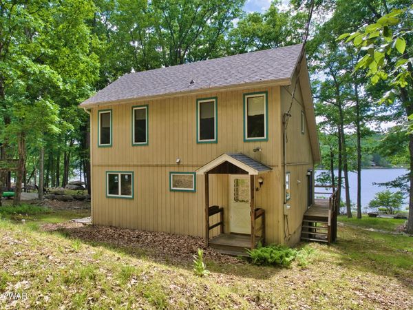 113 E Shore Drive, Hawley, PA 18428