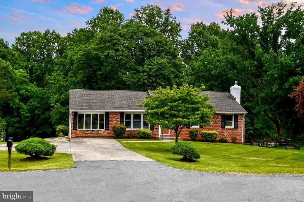 24909 Woodfield School Road, Gaithersburg, MD 20882 Main Photo