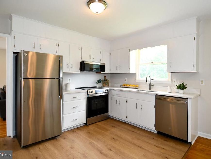 24909 Woodfield School Road, Gaithersburg, MD 20882 Main Photo