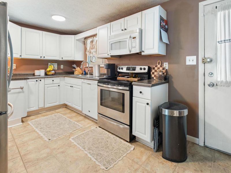 858 Upwoods Drive , Columbus, OH 43228 Photo 9