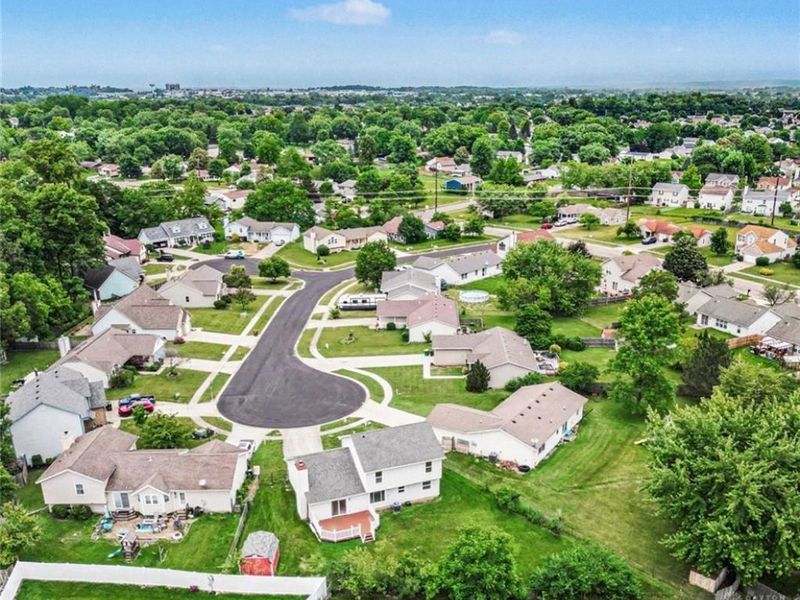 10060 Village Tree Court, Miamisburg, OH 45342 Photo 2