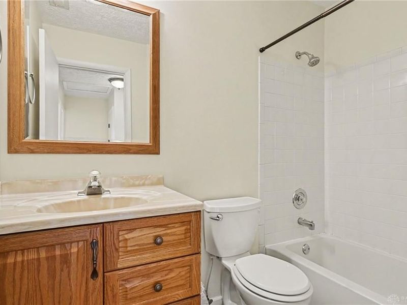 10060 Village Tree Court, Miamisburg, OH 45342 Photo 23