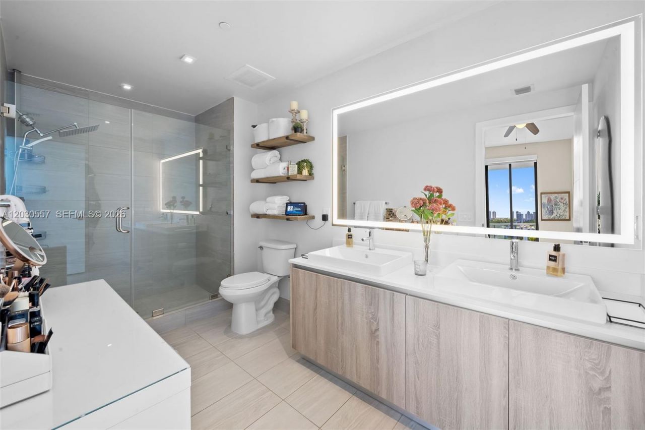 2960 NE 207th St , Unit 10, Aventura, FL 33180 Photo