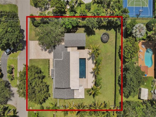 8320 SW 161st St, Palmetto Bay, FL 33157