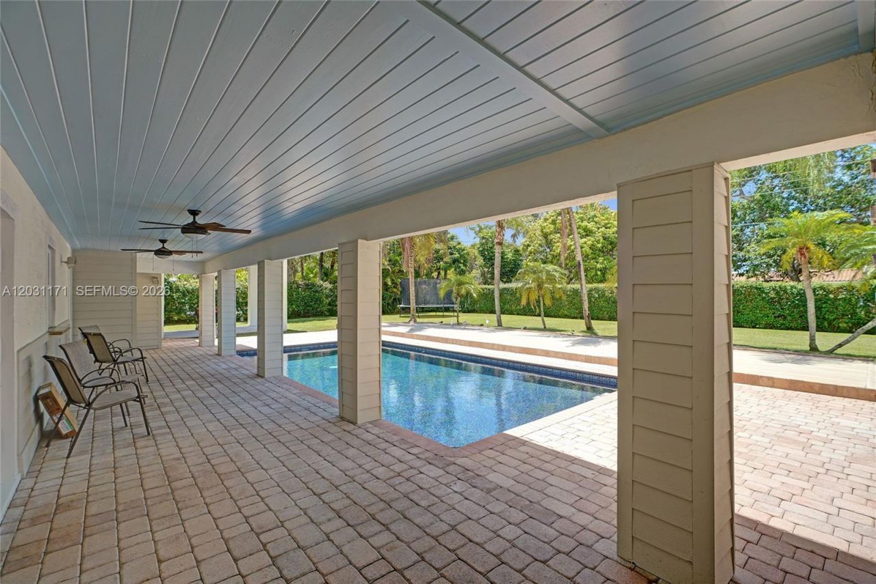 8320 SW 161st St, Palmetto Bay, FL 33157 Photo