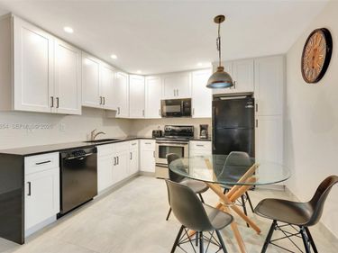 221 SE 9th Ave , Unit 102, Pompano Beach, FL 33060