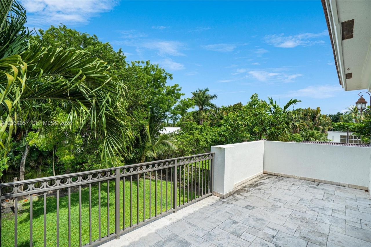 8919 NE 10th Ave , Miami, FL 33138 Photo