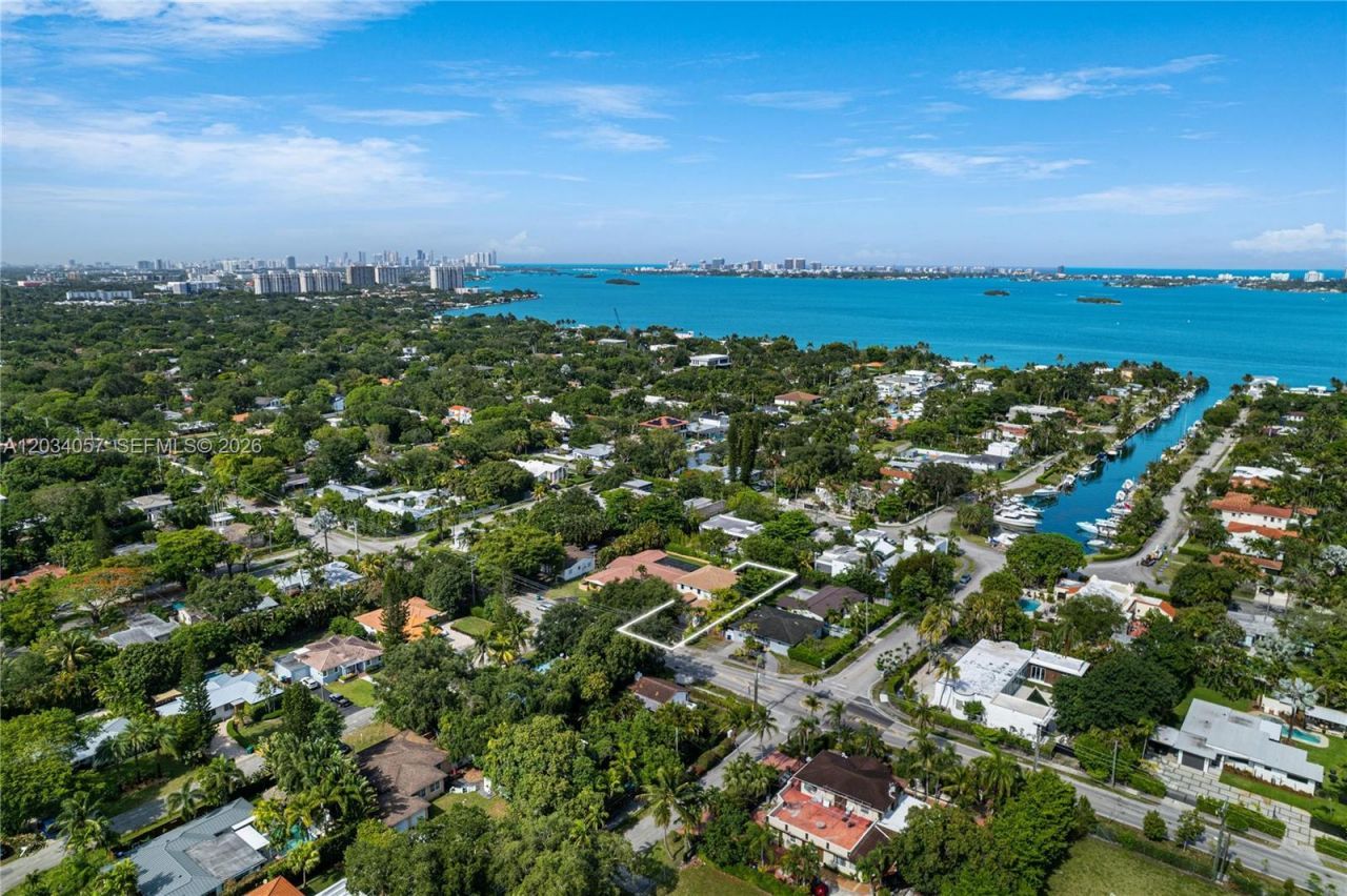 8919 NE 10th Ave , Miami, FL 33138 Photo