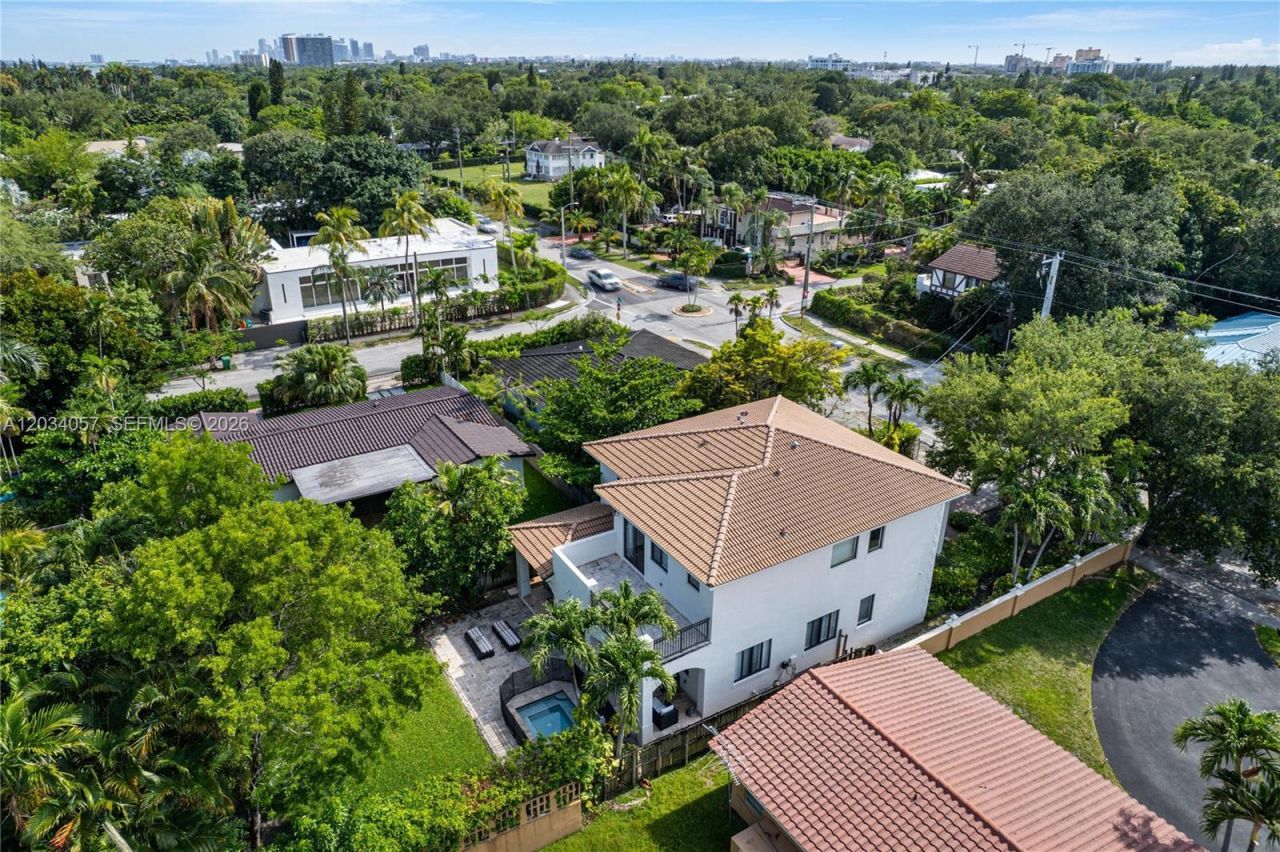 8919 NE 10th Ave , Miami, FL 33138 Photo