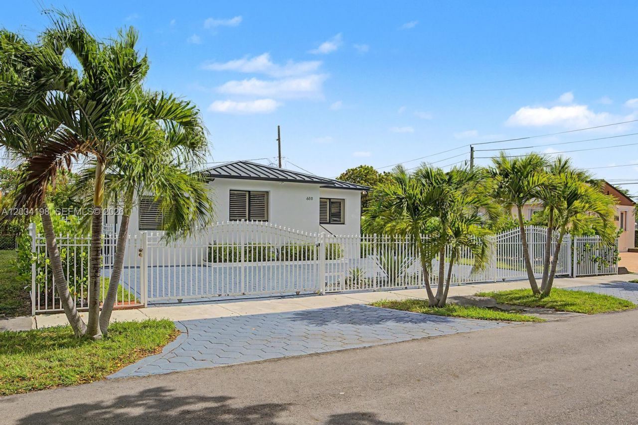 6511 SW 18th St, West Miami, FL 33155 Photo