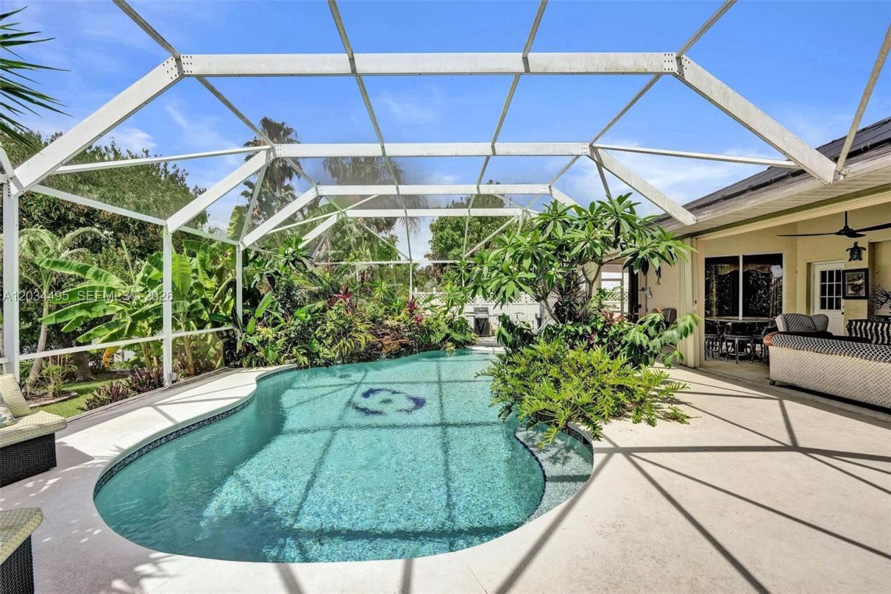 470 NE Cornwall , Port Saint Lucie, FL 34983 Photo