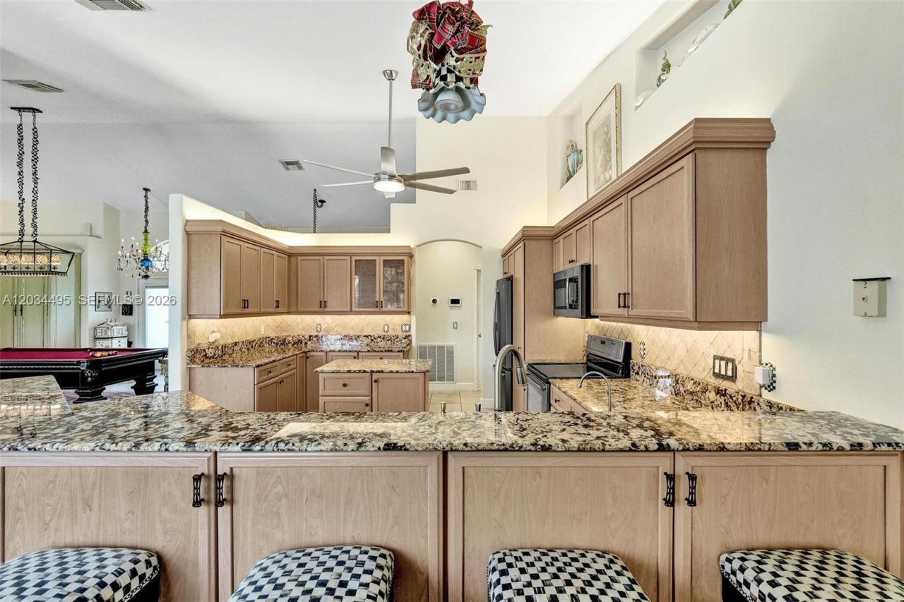 470 NE Cornwall , Port Saint Lucie, FL 34983 Photo