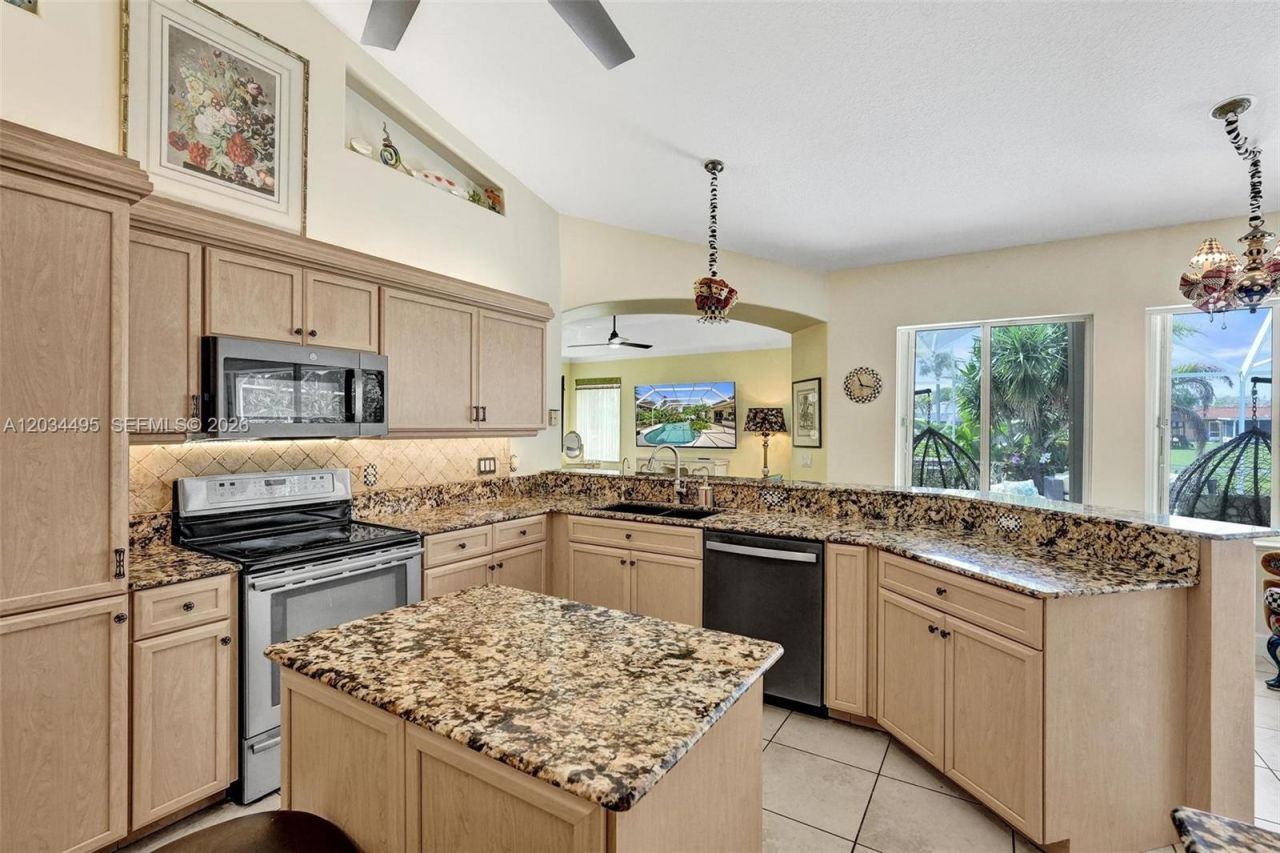 470 NE Cornwall , Port Saint Lucie, FL 34983 Photo