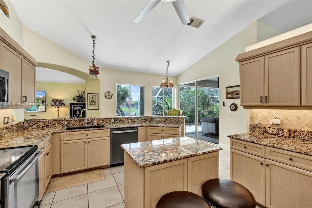 470 NE Cornwall , Port Saint Lucie, FL 34983 Photo