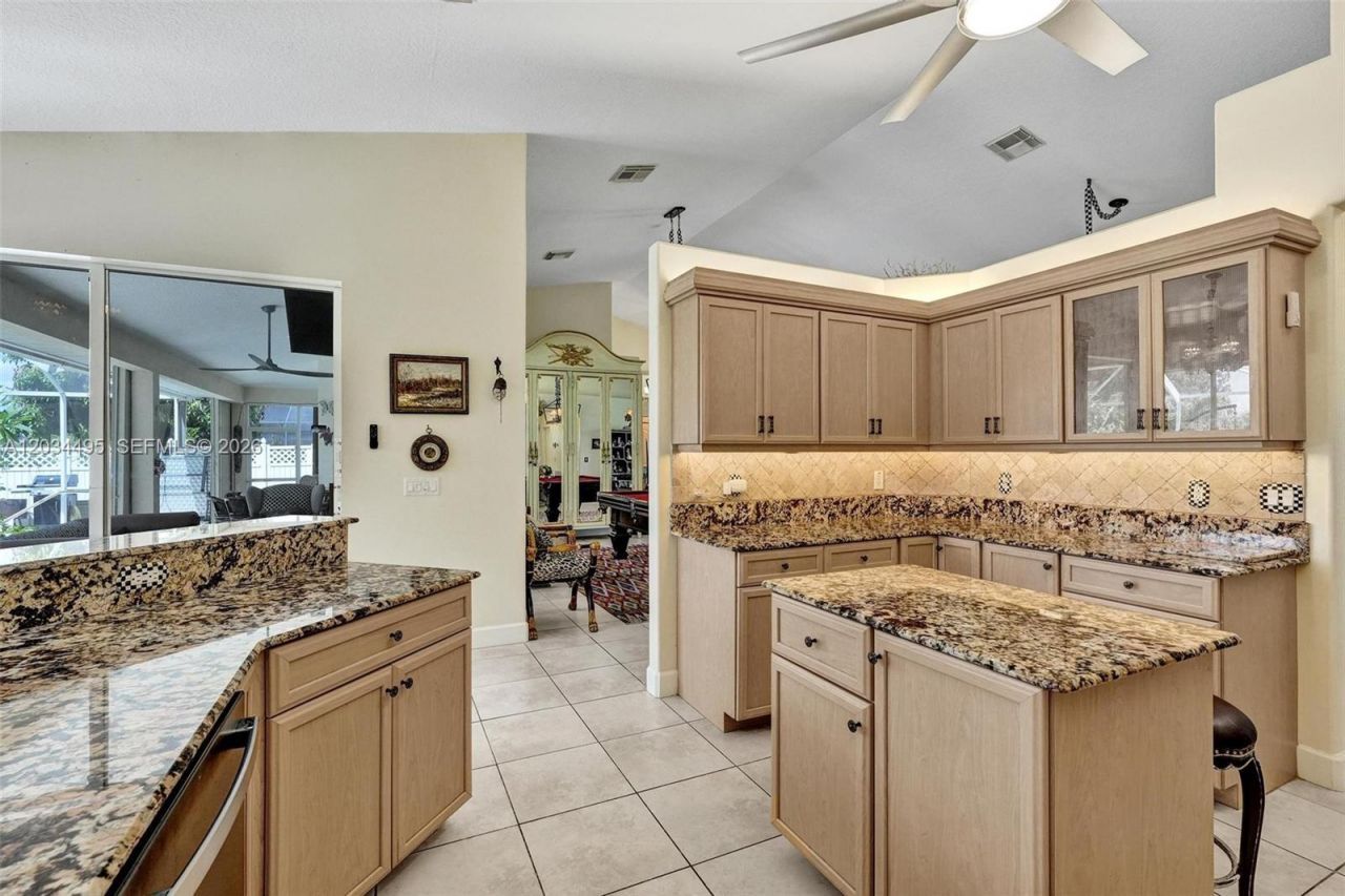470 NE Cornwall , Port Saint Lucie, FL 34983 Photo
