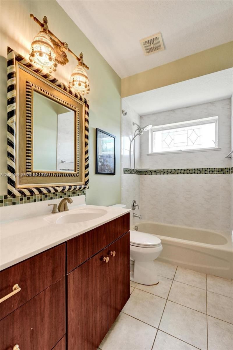 470 NE Cornwall , Port Saint Lucie, FL 34983 Photo