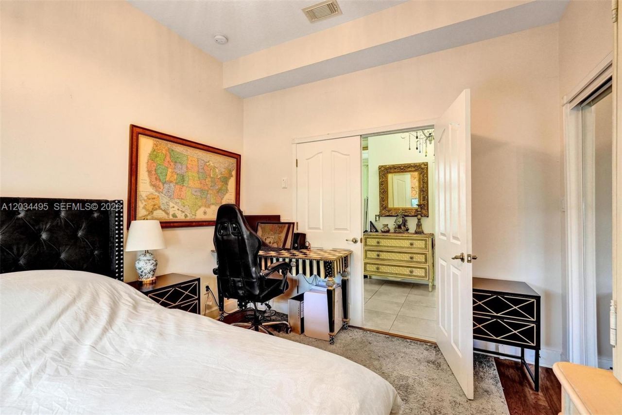 470 NE Cornwall , Port Saint Lucie, FL 34983 Photo