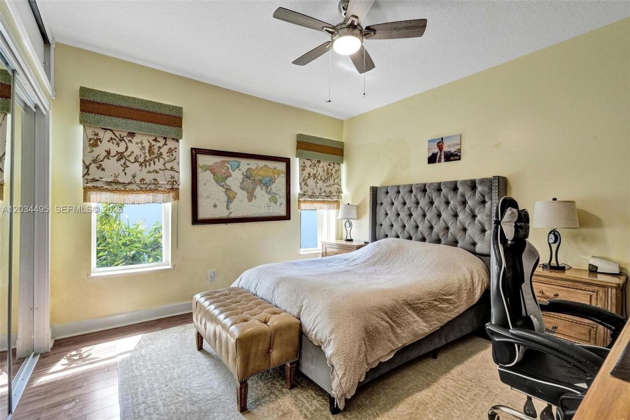 470 NE Cornwall , Port Saint Lucie, FL 34983 Photo