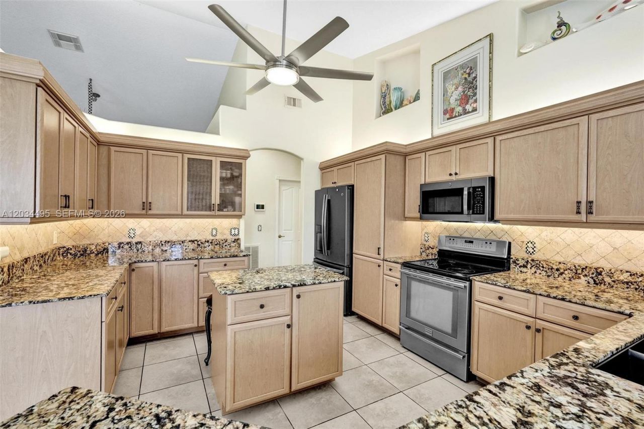 470 NE Cornwall , Port Saint Lucie, FL 34983 Photo