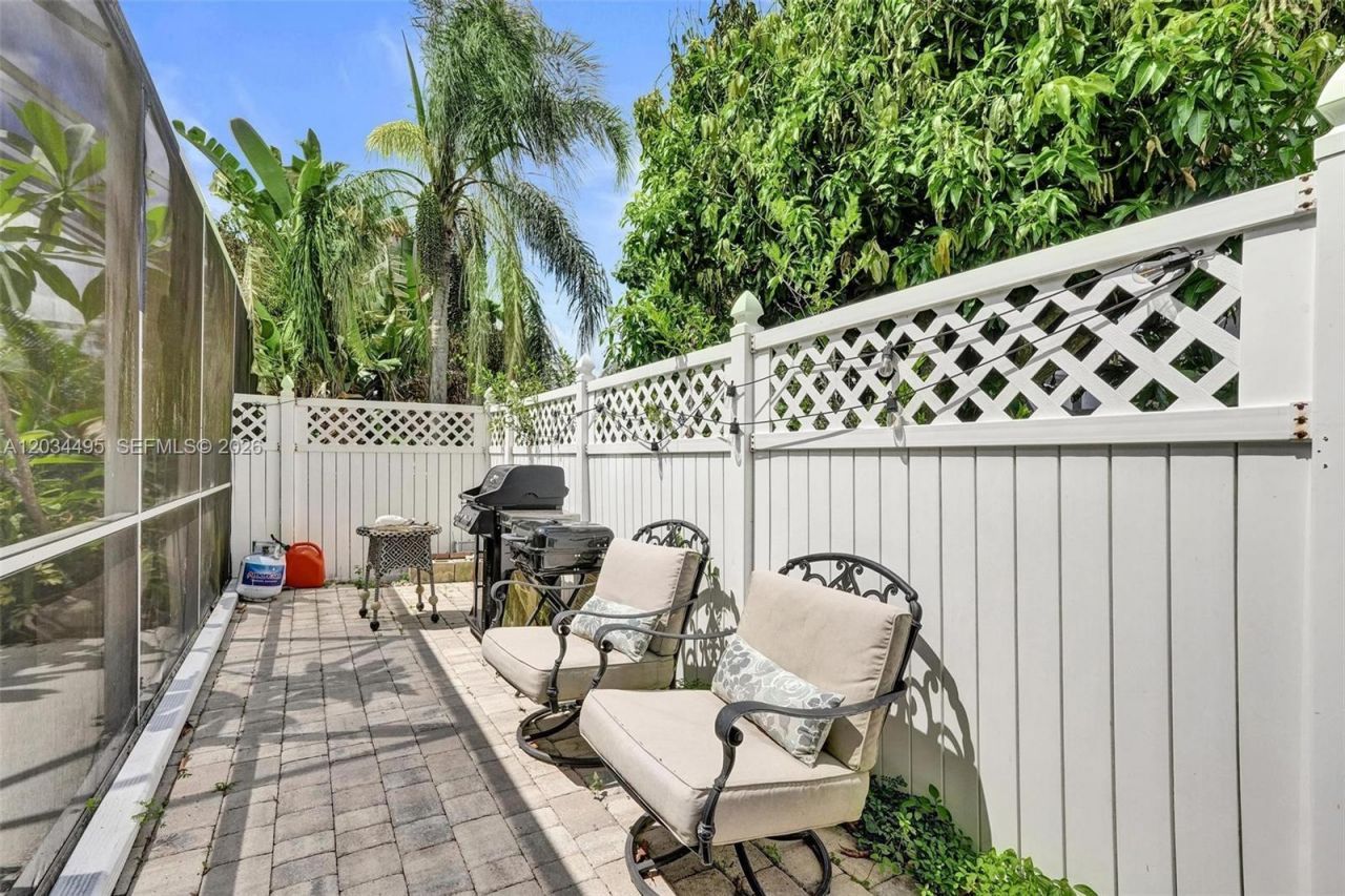 470 NE Cornwall , Port Saint Lucie, FL 34983 Photo