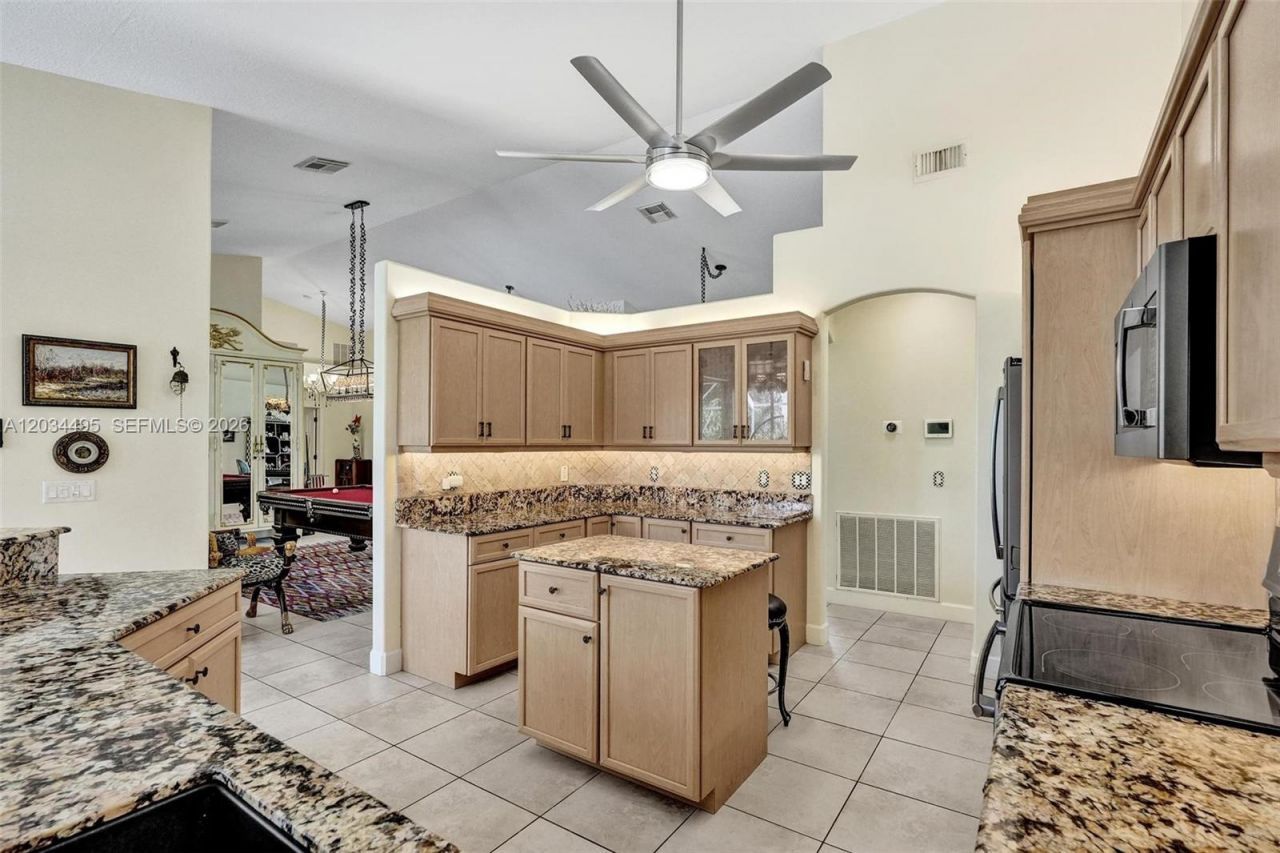 470 NE Cornwall , Port Saint Lucie, FL 34983 Photo