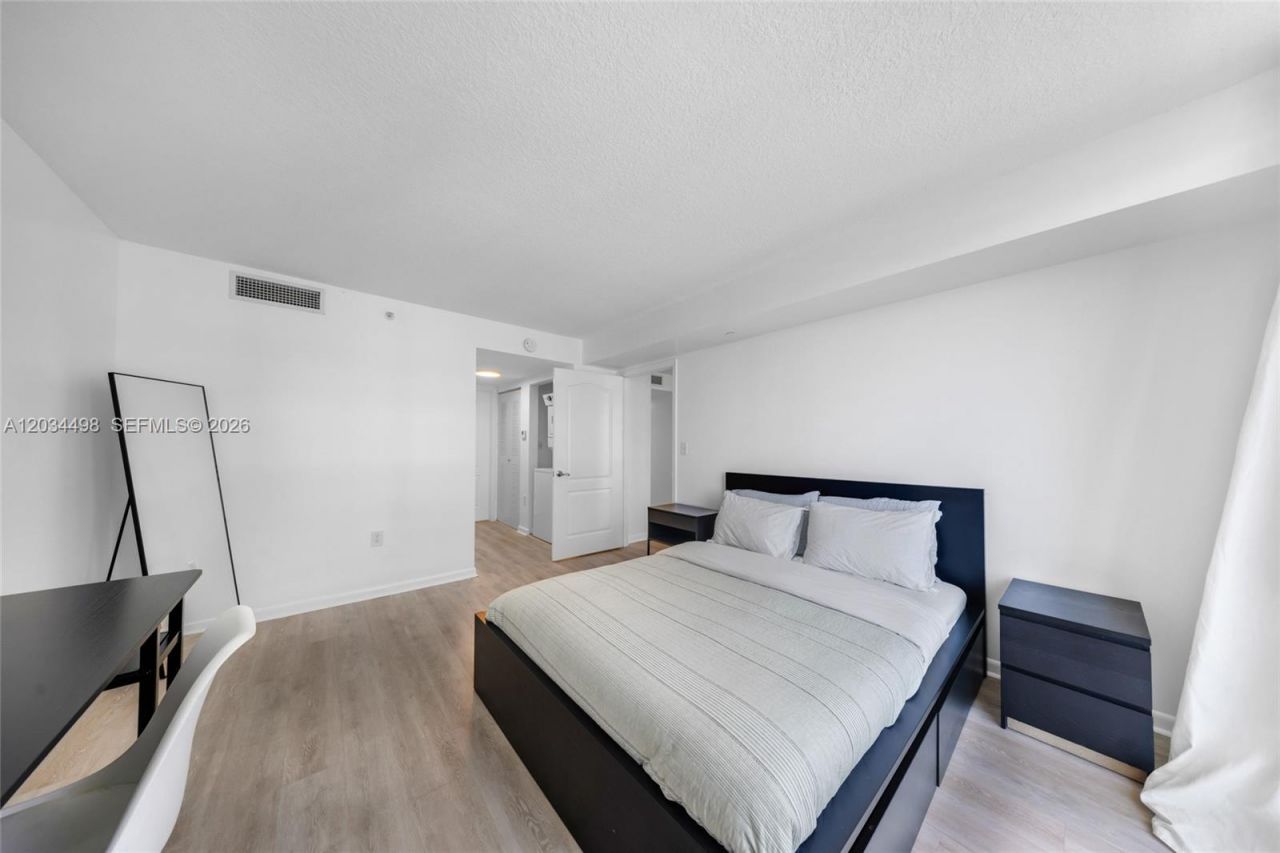 2101 Brickell Ave , Unit 605, Miami, FL 33129 Photo