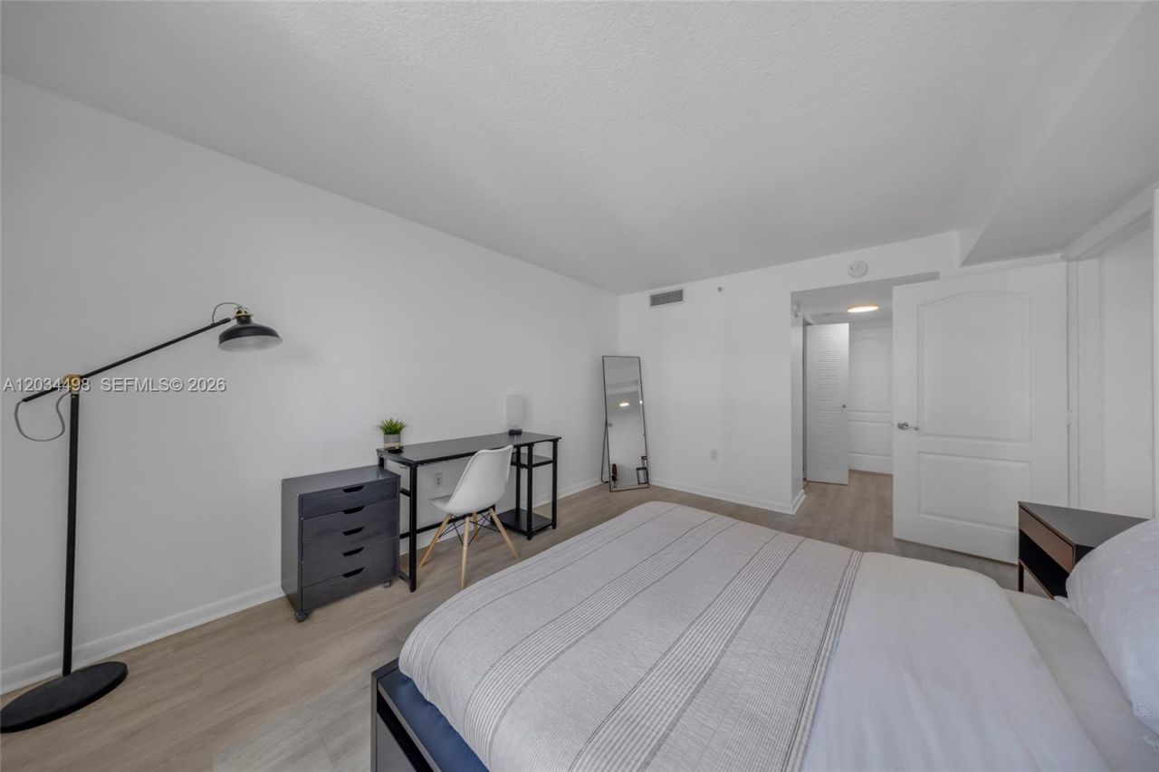 2101 Brickell Ave , Unit 605, Miami, FL 33129 Photo