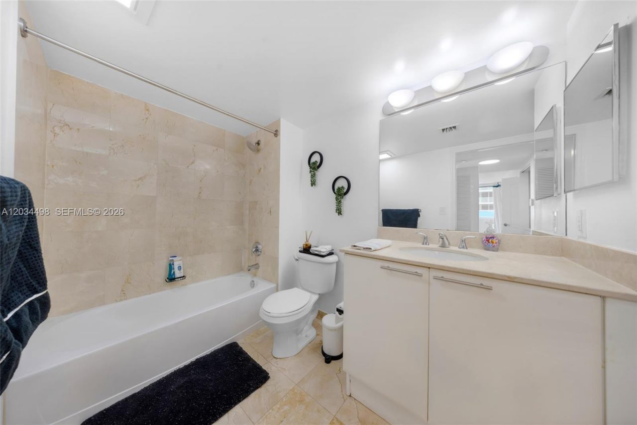 2101 Brickell Ave , Unit 605, Miami, FL 33129 Photo