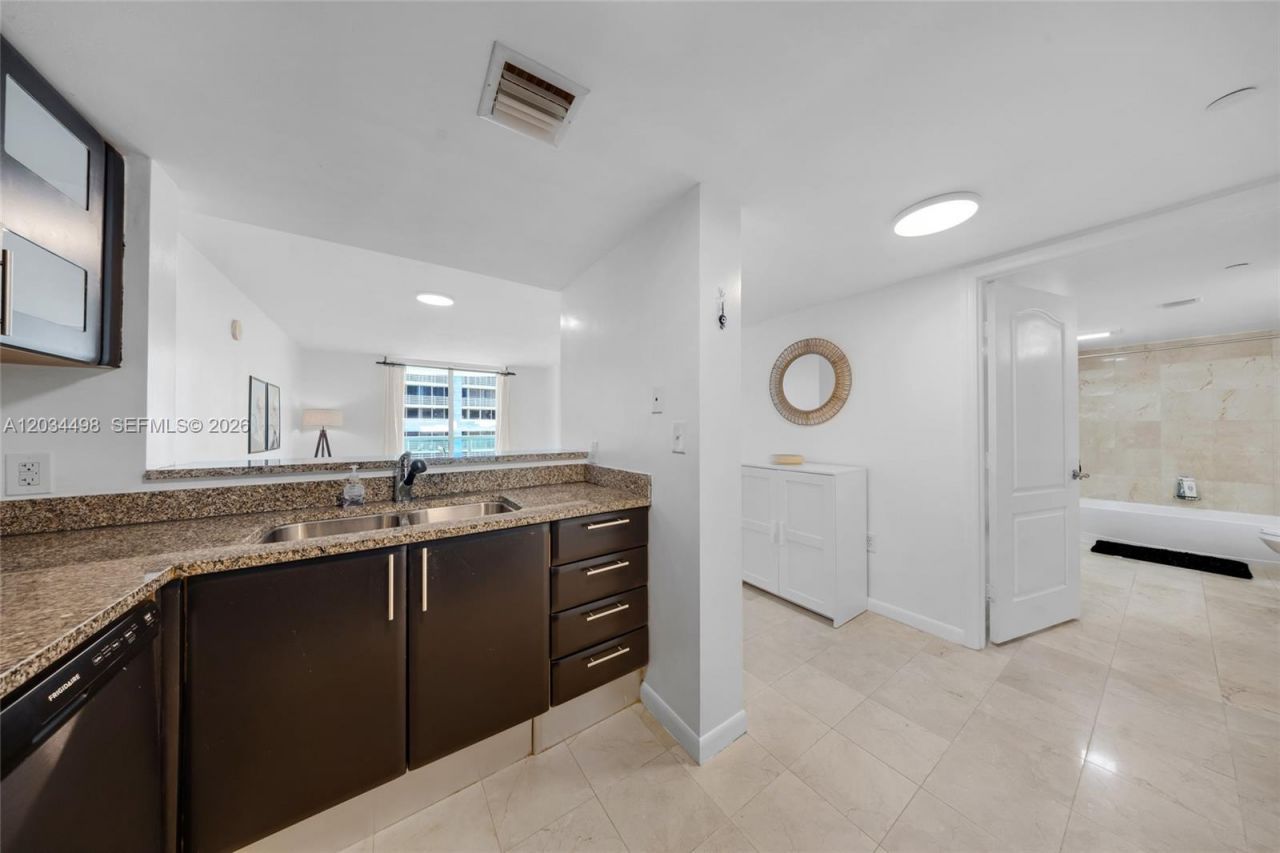 2101 Brickell Ave , Unit 605, Miami, FL 33129 Photo