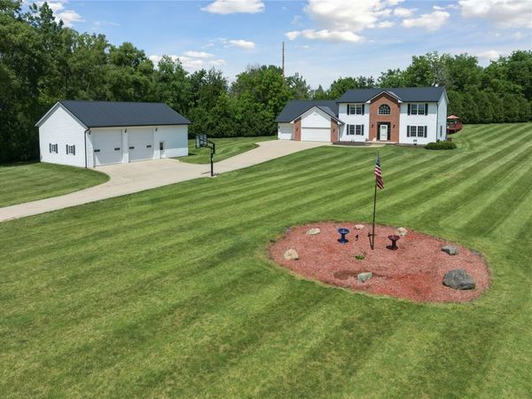 106 Richland Ave, Urbana, IA 52345