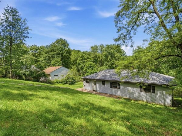 216 Magill Road, Zelienople, PA 16063