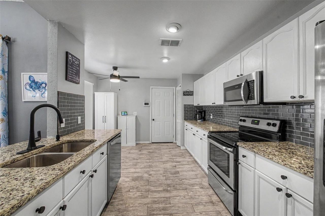 655 Sand Ridge Drive , Valrico, FL 33594 Photo
