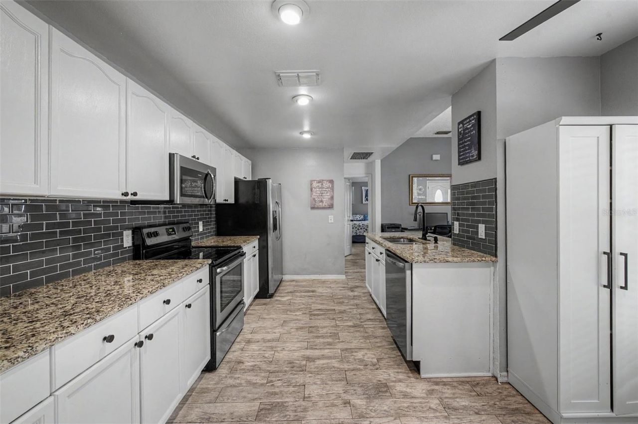 655 Sand Ridge Drive , Valrico, FL 33594 Photo