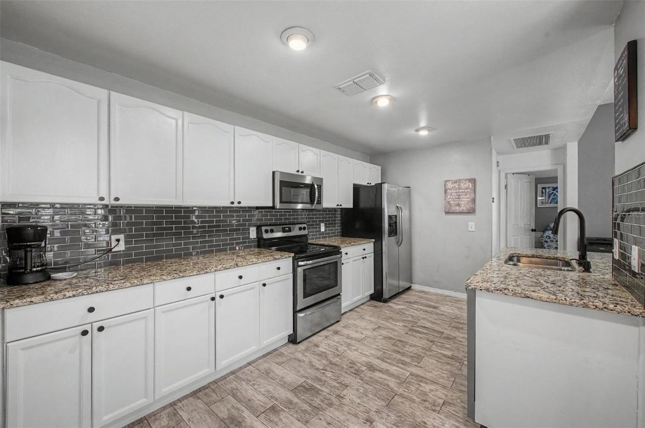 655 Sand Ridge Drive , Valrico, FL 33594 Photo